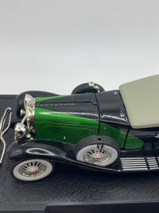1934 Duesenberg 1/32 scale car Missing Windshield