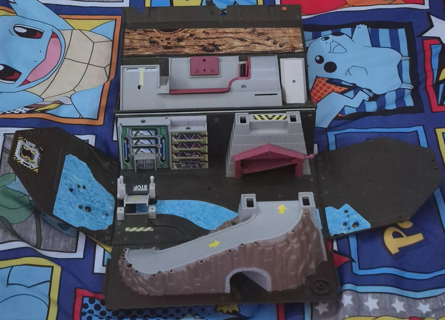 1988 Vtg Micro Machines Military Tool Box Playset