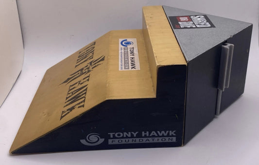 2007 Spin Master Tony Hawk Fingerboard/ TECH DECK Ramp Used
