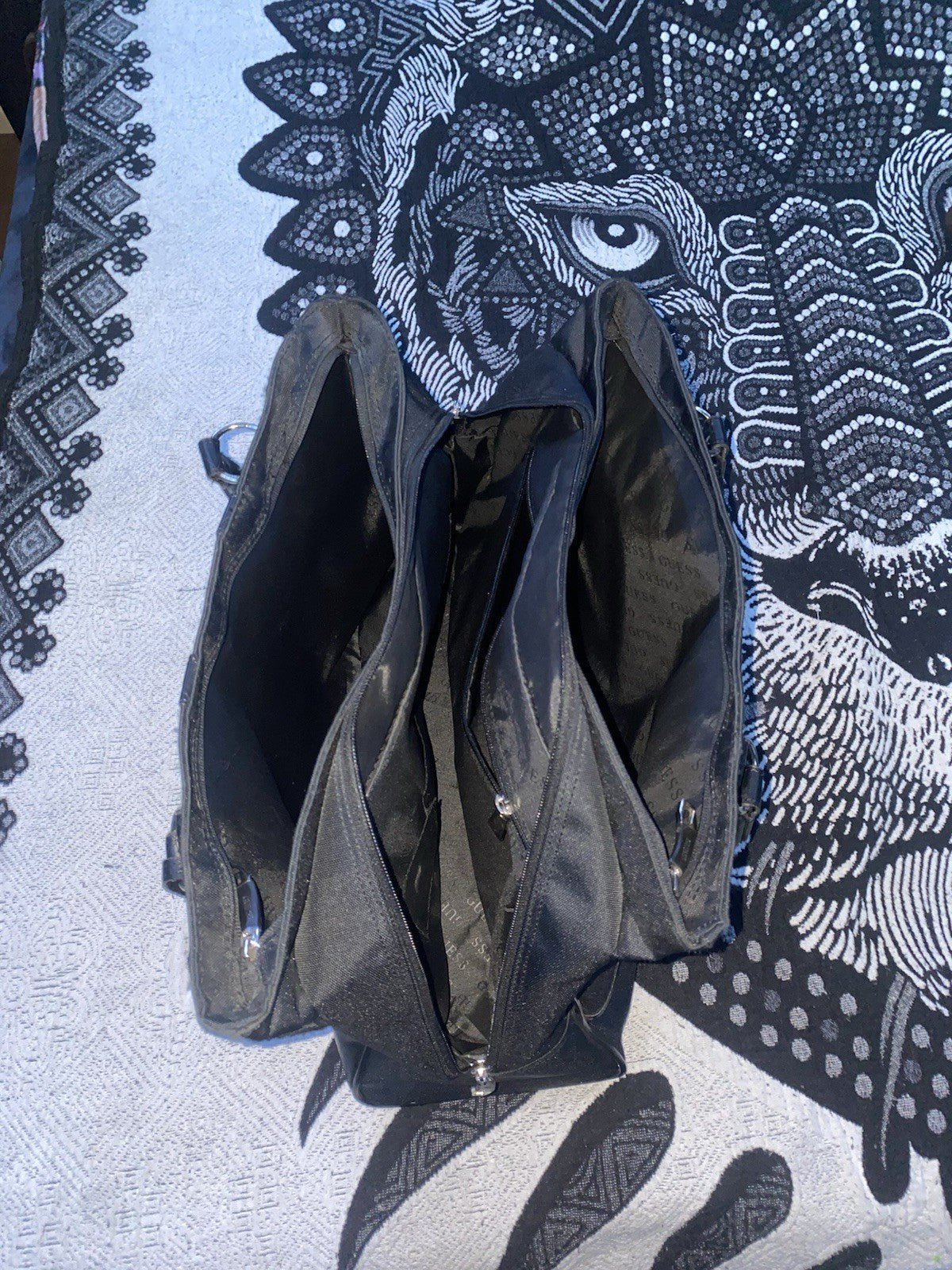 GUESS PURSE With A lot of Compartment