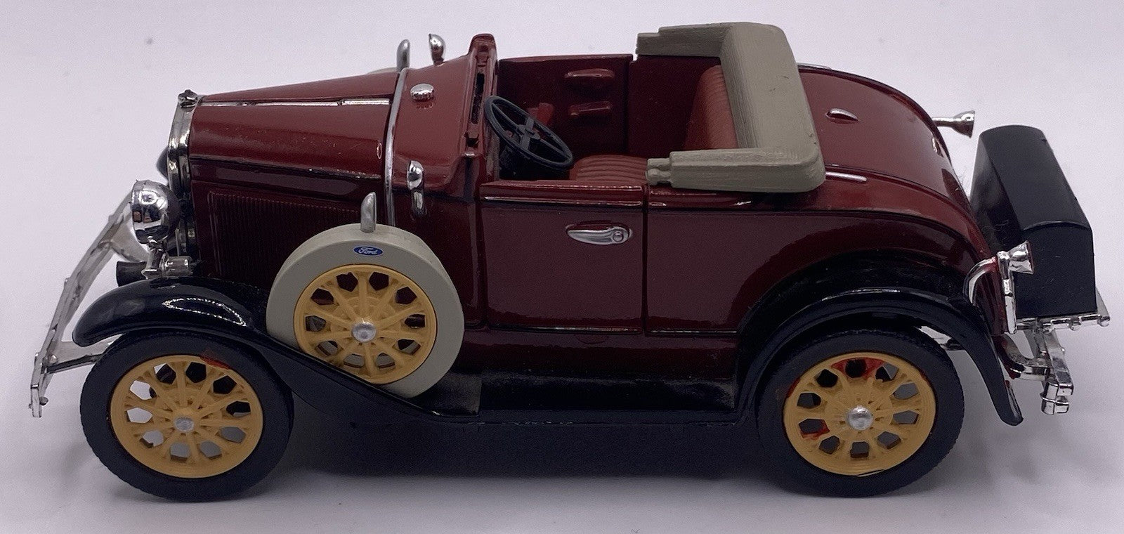 1931 Ford Model A 1:32 scale die cast collectible. Pre-owned. Missing Windshield