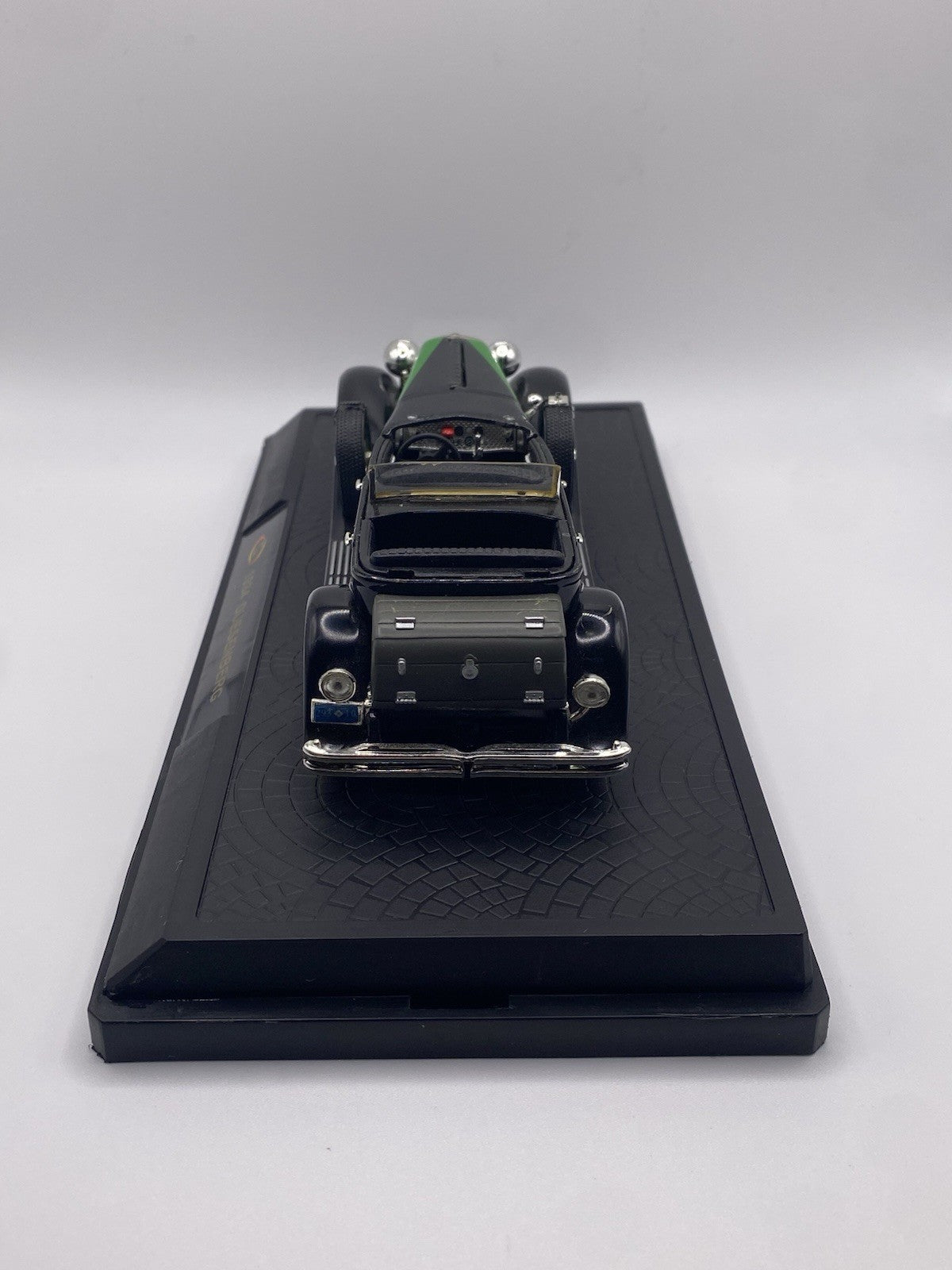 1934 Duesenberg 1/32 scale car Missing Windshield