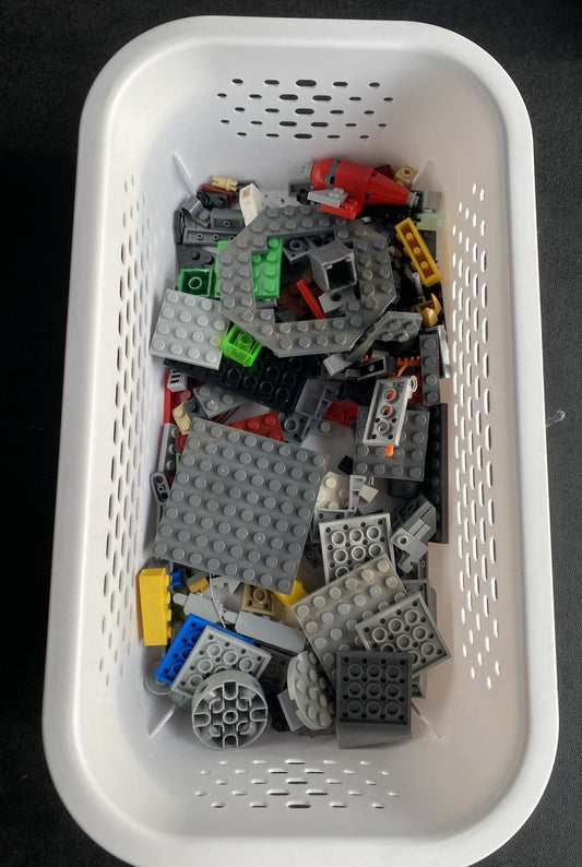 SMALL BUNCH OF RANDOM LEGO PIECES !