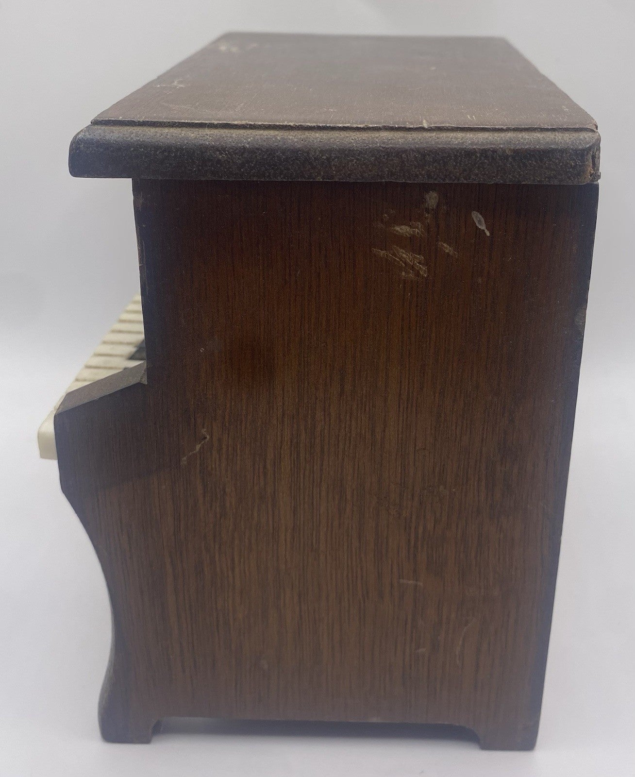 Vintage wooden piano coated set of 4 coaster’s inside a piano shaped box