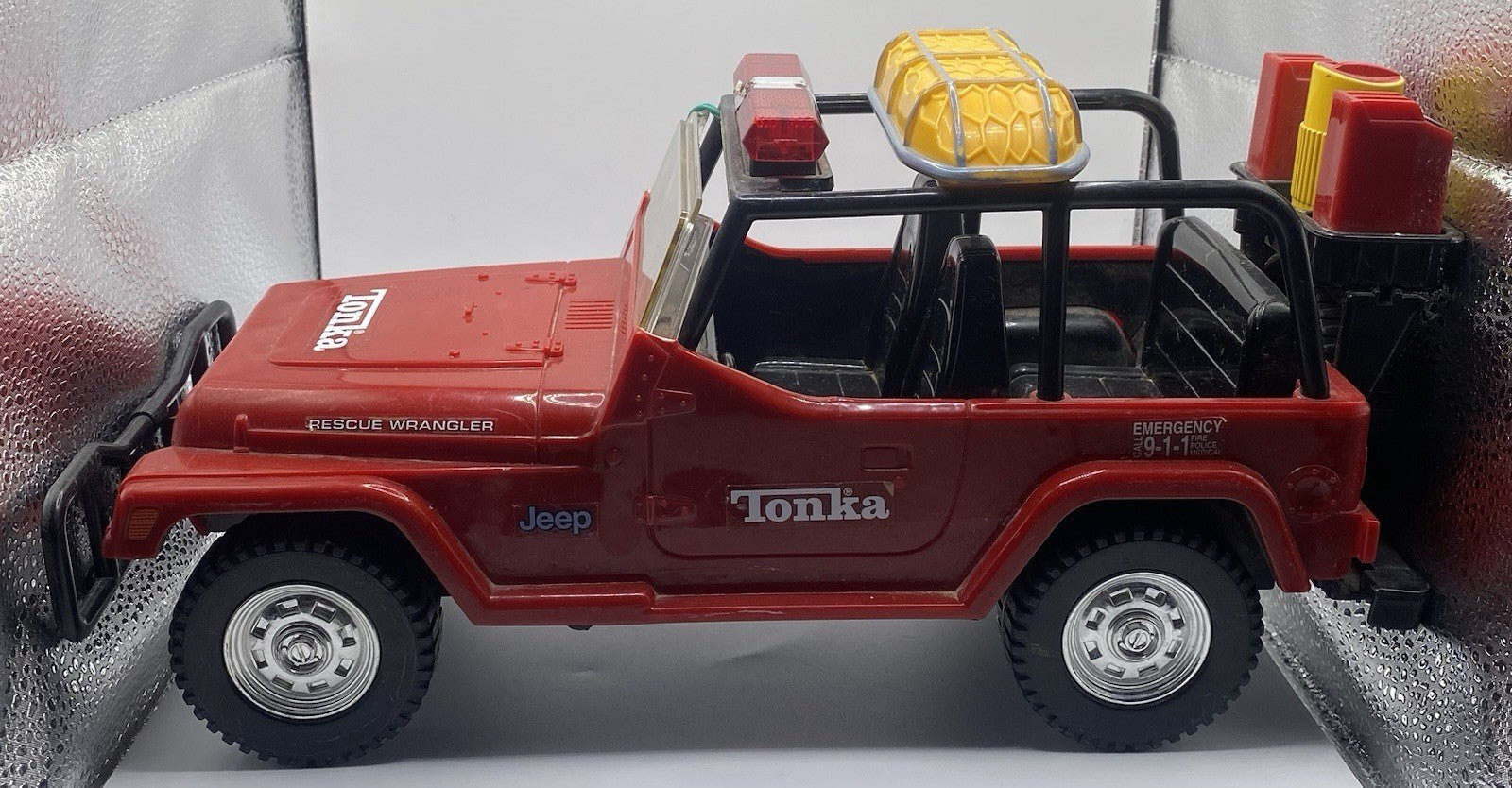 Tonka Jeep Wrangler Rescue 2001 Red w/ Sound. Works Just Scratch A Little Bit !