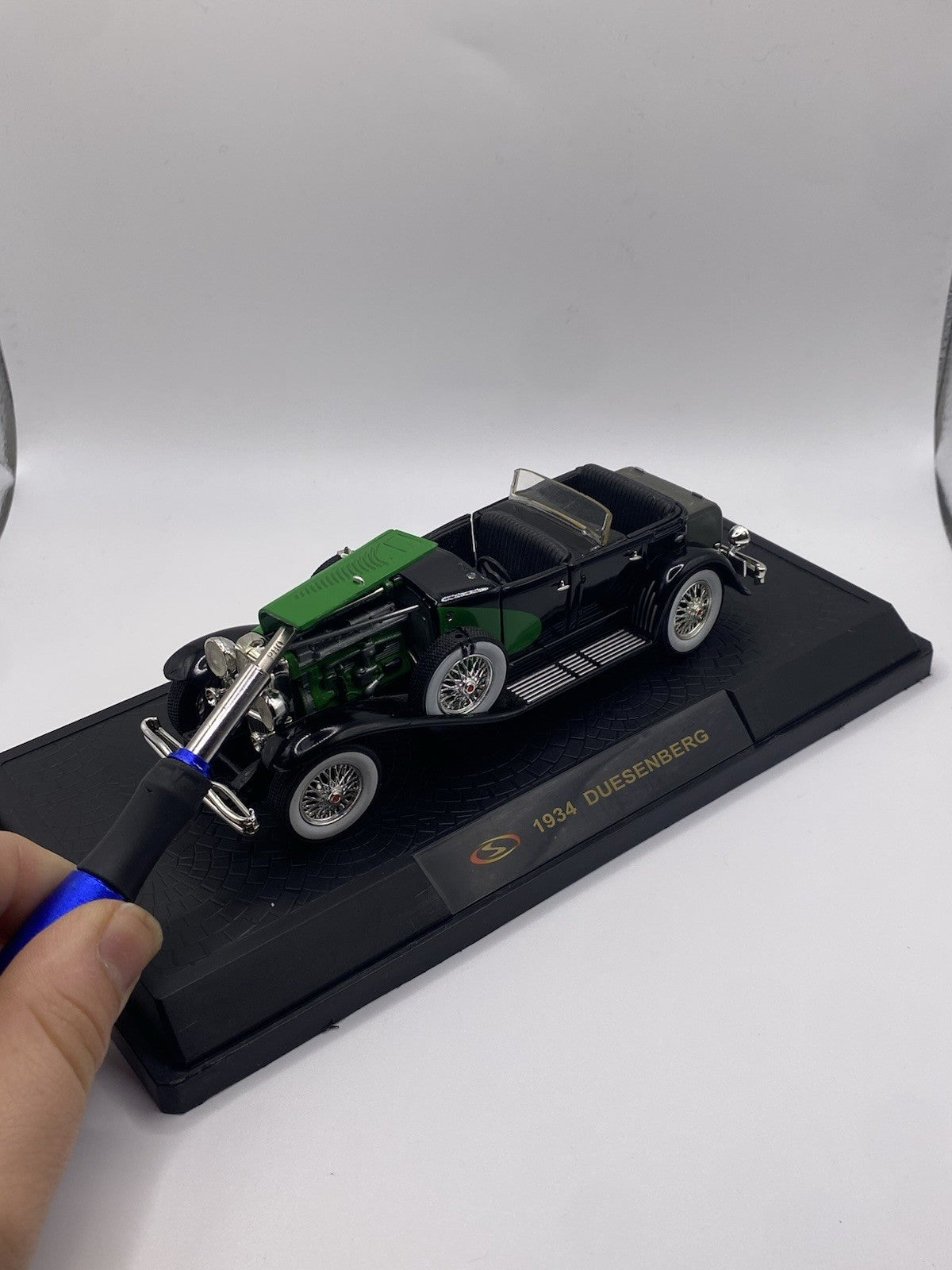 1934 Duesenberg 1/32 scale car Missing Windshield
