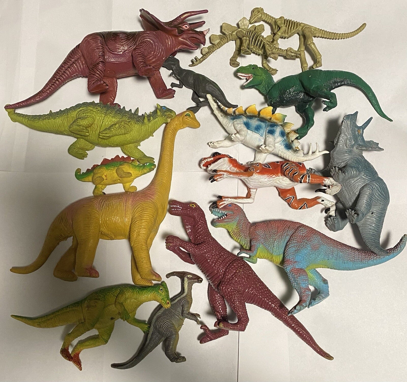 15 Piece Lot Of Dinosaurs ! 