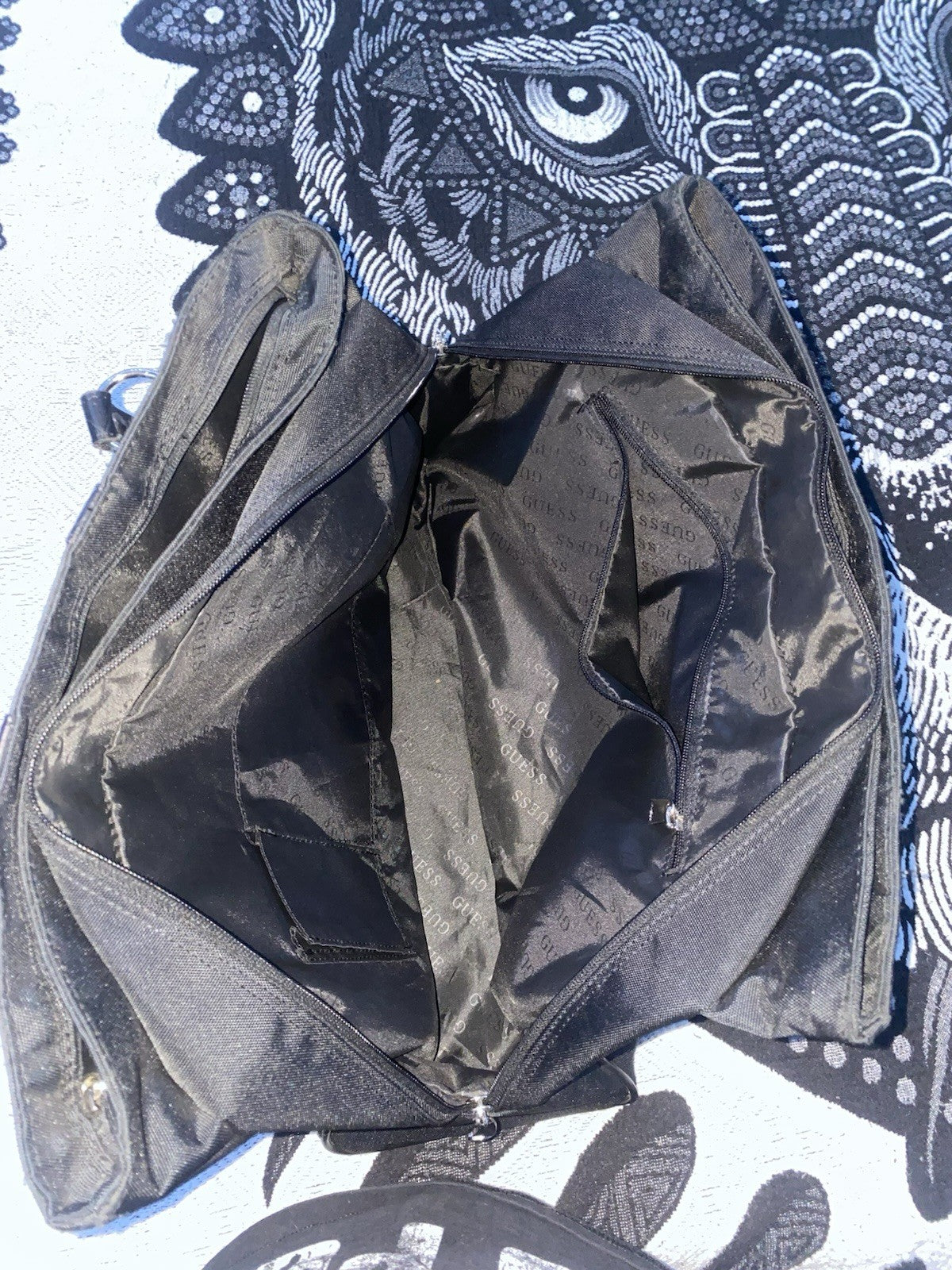 GUESS PURSE With A lot of Compartment