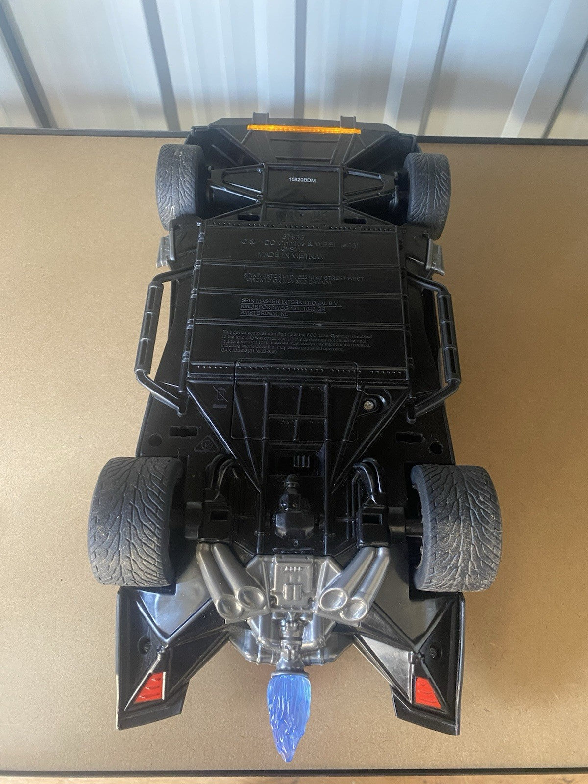 Spin Master DC Comics The Batman Figure Batmobile Matte Black, Lights And Sounds