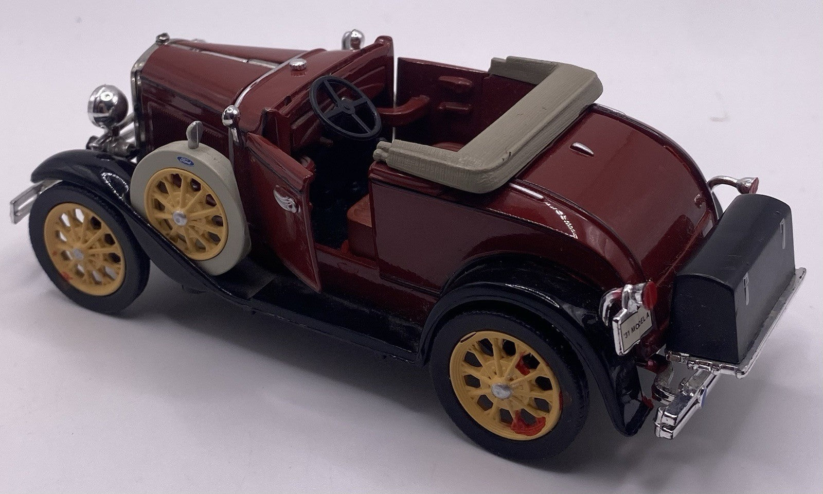 1931 Ford Model A 1:32 scale die cast collectible. Pre-owned. Missing Windshield