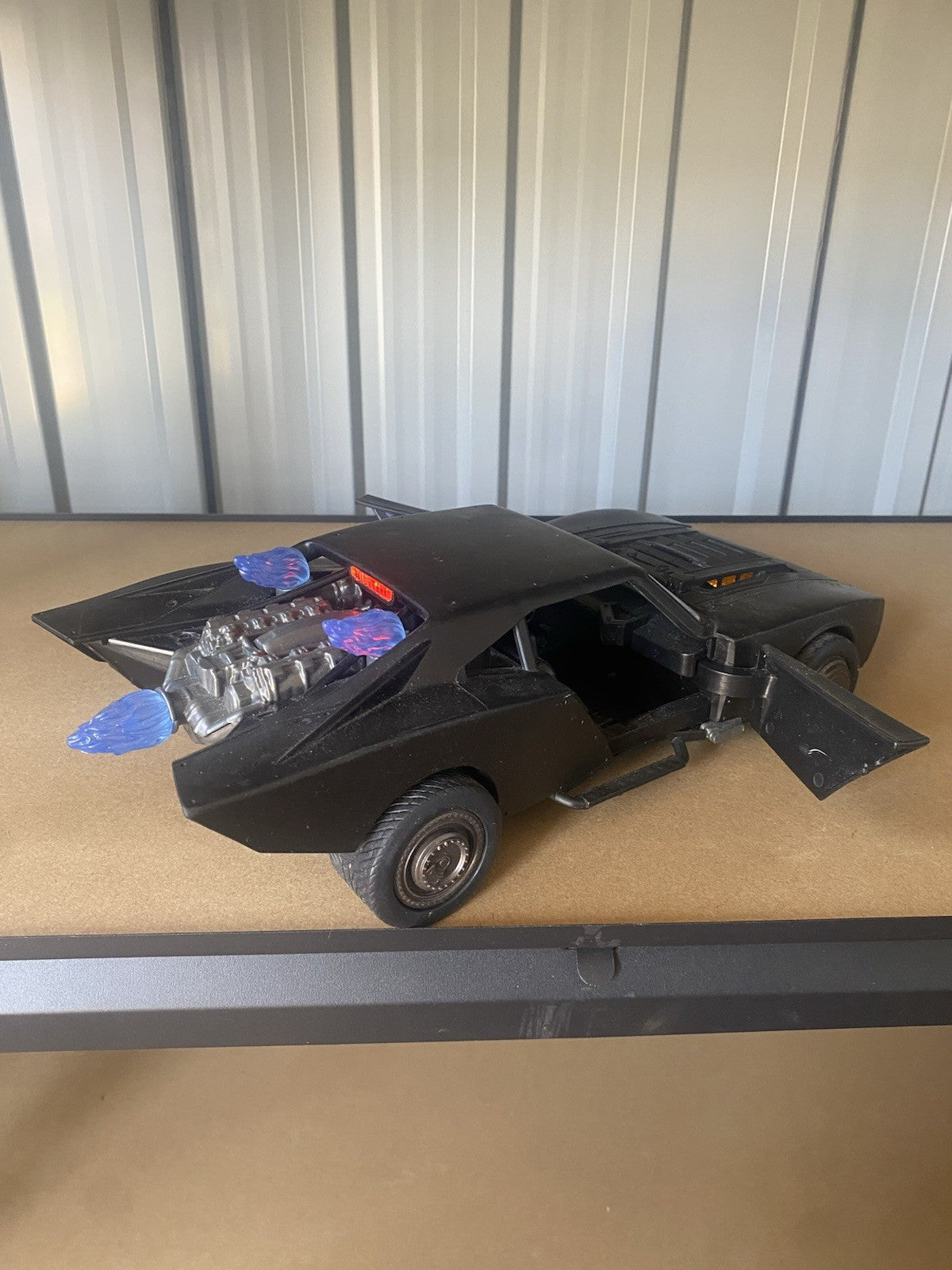 Spin Master DC Comics The Batman Figure Batmobile Matte Black, Lights And Sounds