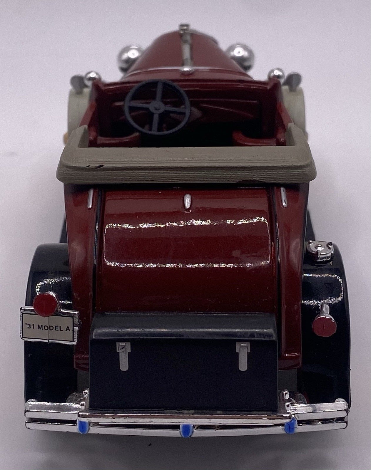 1931 Ford Model A 1:32 scale die cast collectible. Pre-owned. Missing Windshield