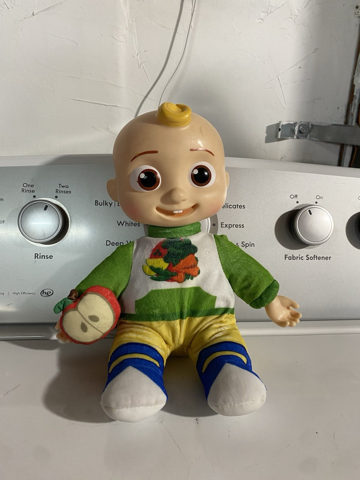 CoComelon Snack Time JJ Plush Doll Apple Sings “Yes Yes Vegetables” Song Phrases