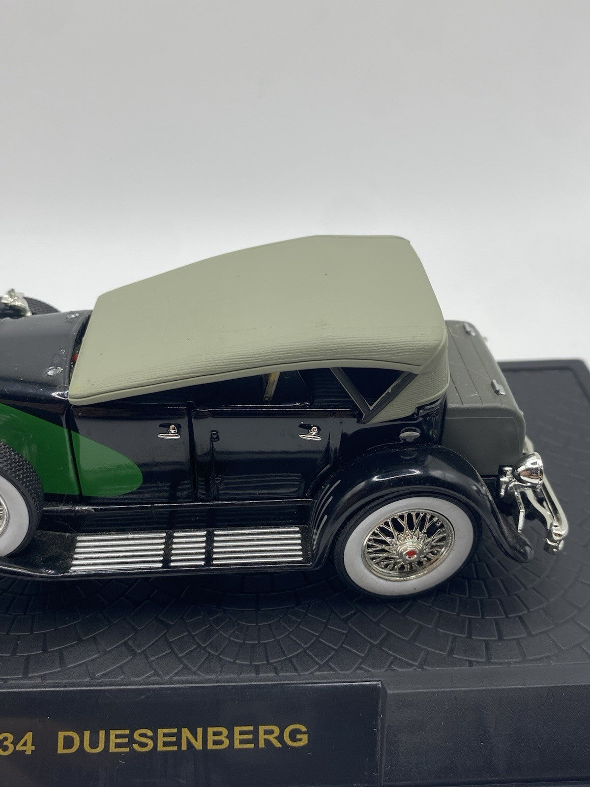 1934 Duesenberg 1/32 scale car Missing Windshield
