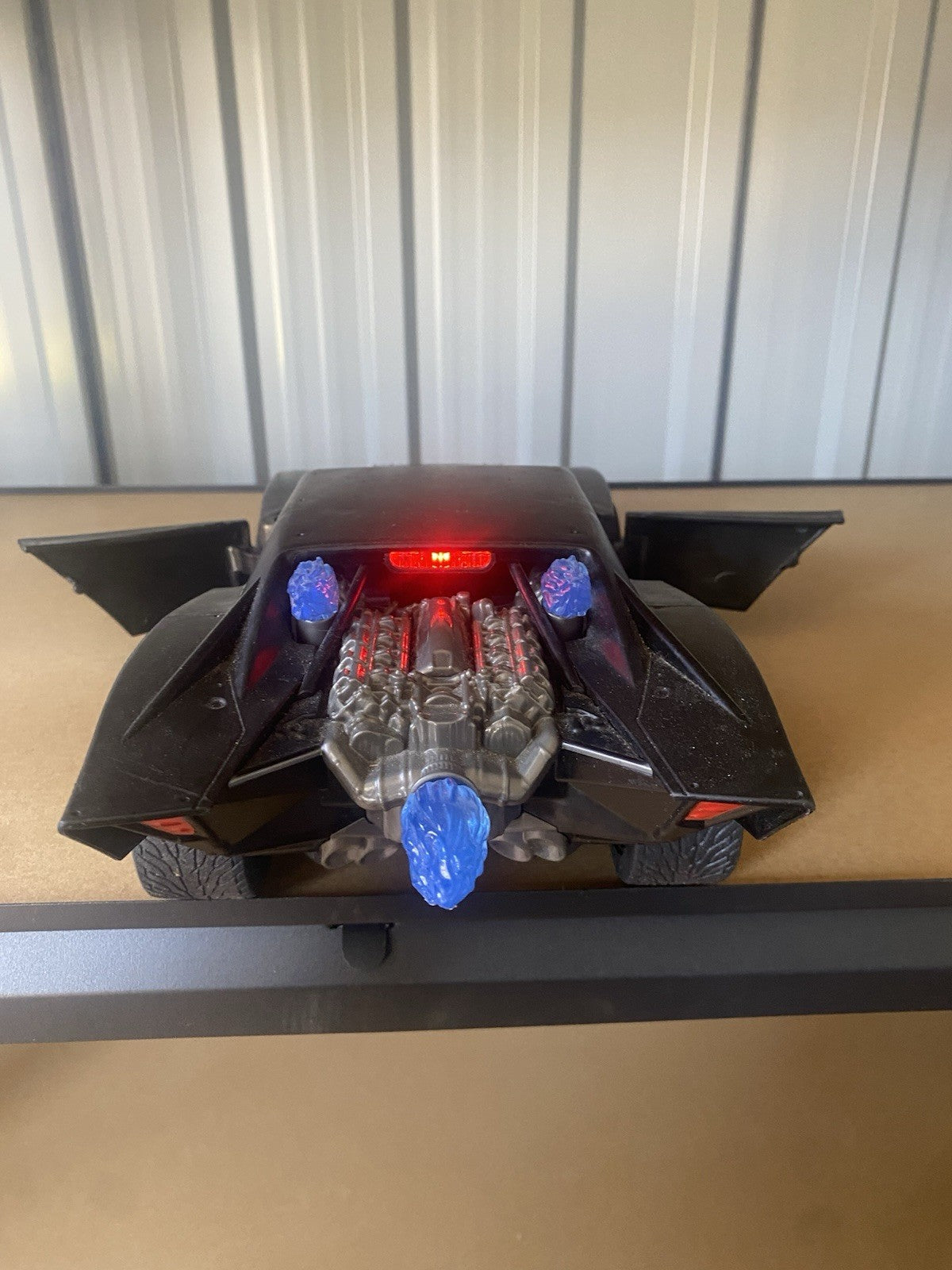 Spin Master DC Comics The Batman Figure Batmobile Matte Black, Lights And Sounds