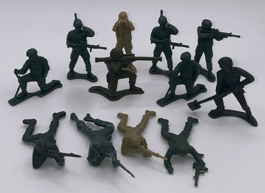 Lot of 12 Mini Green Plastic Army Men Action Figures Toy Soldiers