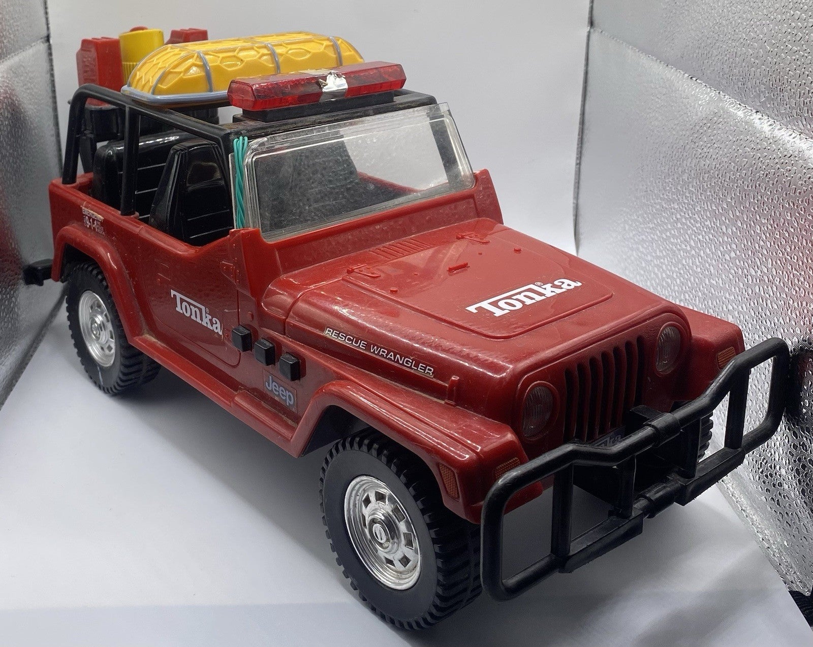 Tonka Jeep Wrangler Rescue 2001 Red w/ Sound. Works Just Scratch A Little Bit !