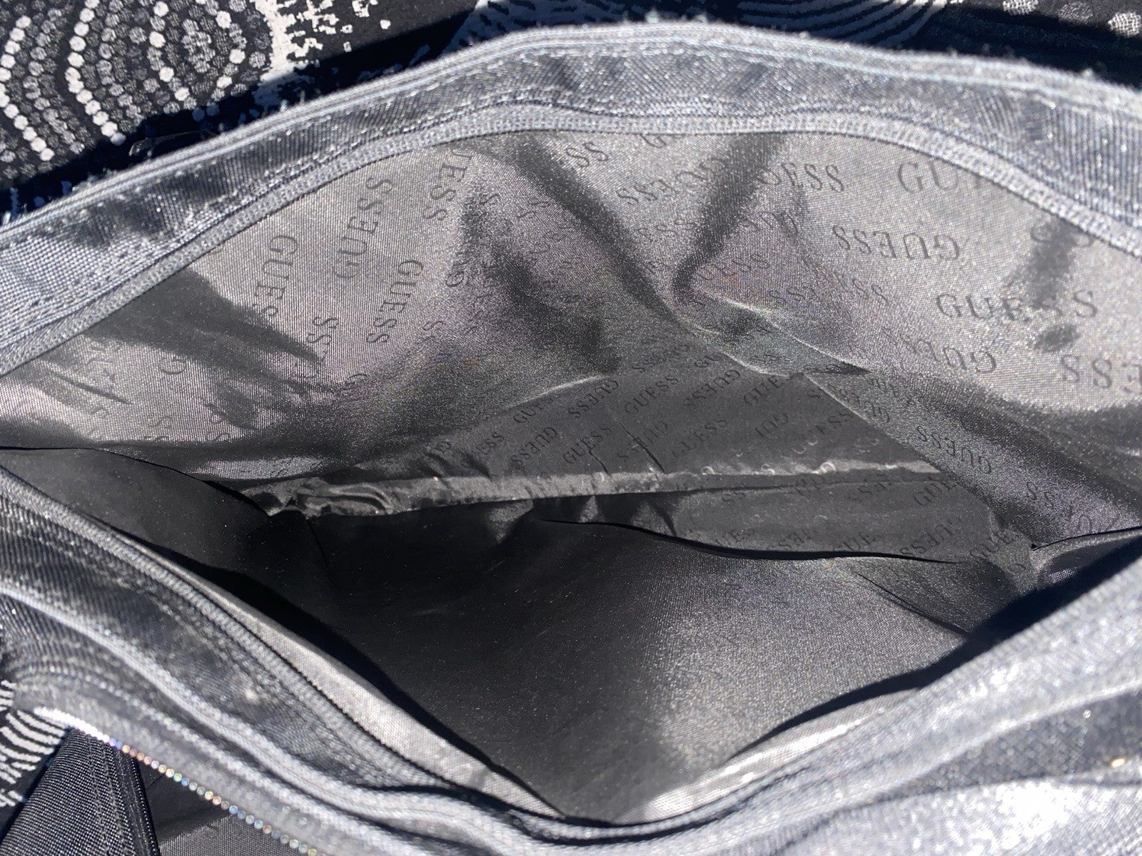 GUESS PURSE With A lot of Compartment