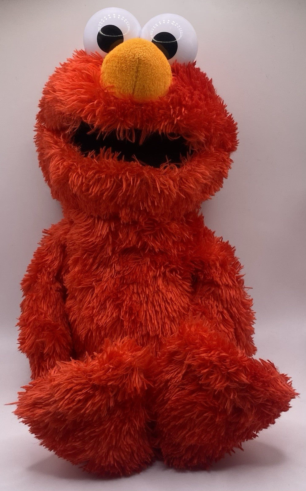 Sesame Street Love to Hug Elmo - 14-inch Plush Toy for Children 18 Months and Up