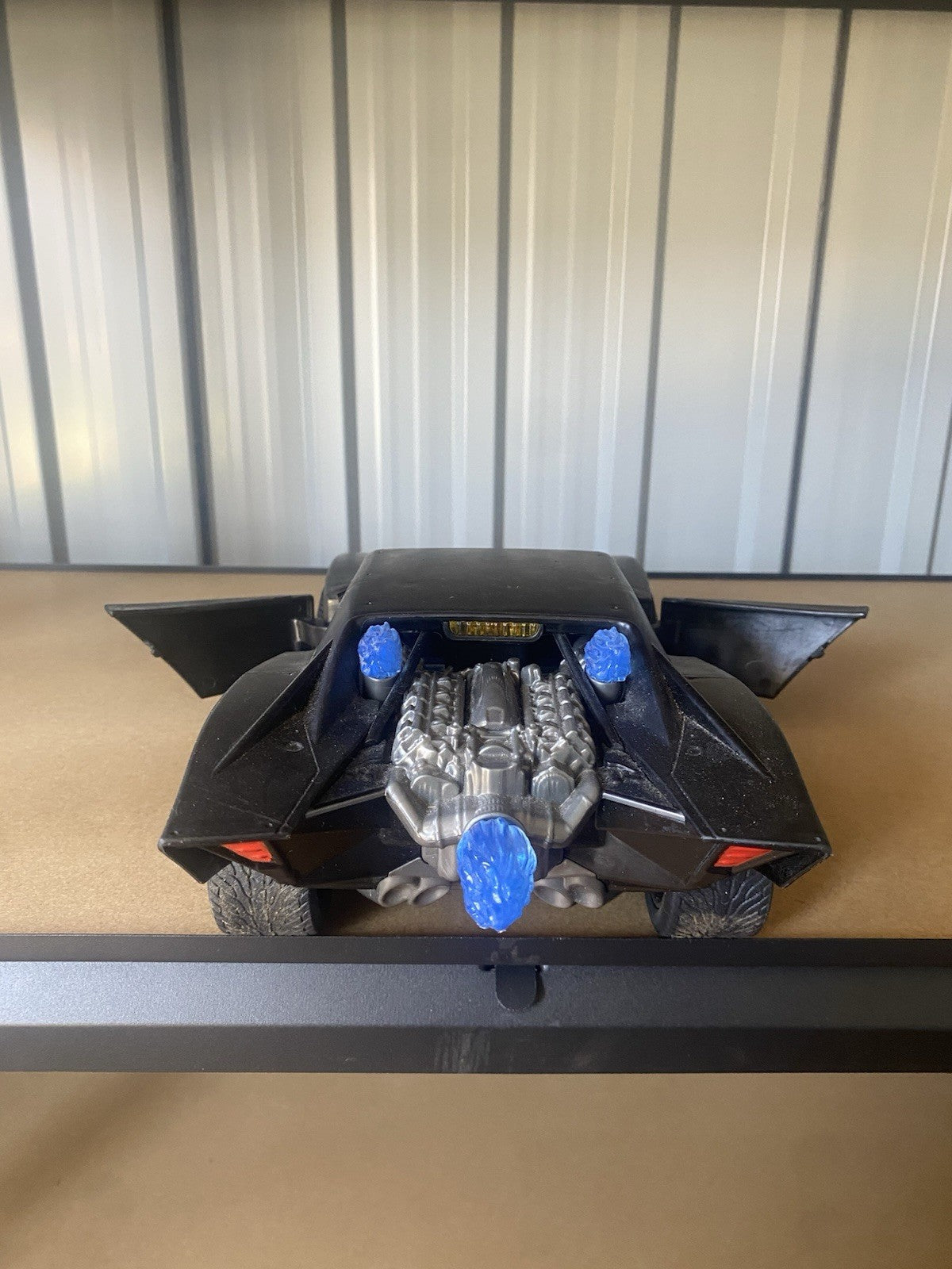 Spin Master DC Comics The Batman Figure Batmobile Matte Black, Lights And Sounds