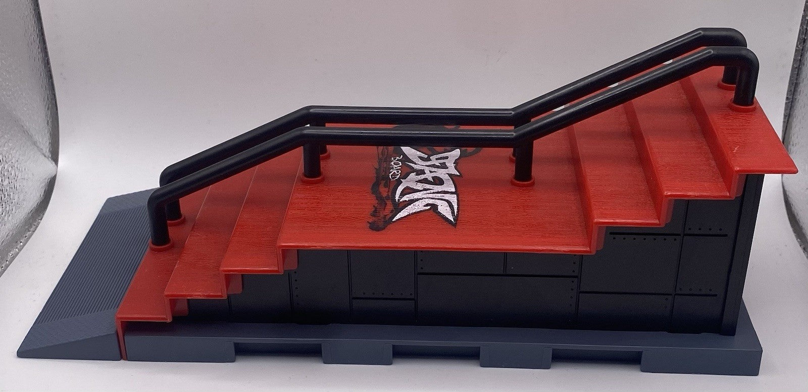 MOMSIV Finger Skateboard Ramp  Mini Fingerboard Park Ramp Red Black