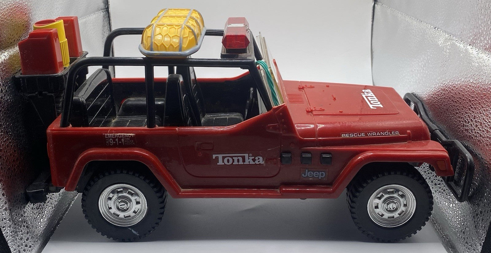 Tonka Jeep Wrangler Rescue 2001 Red w/ Sound. Works Just Scratch A Little Bit !