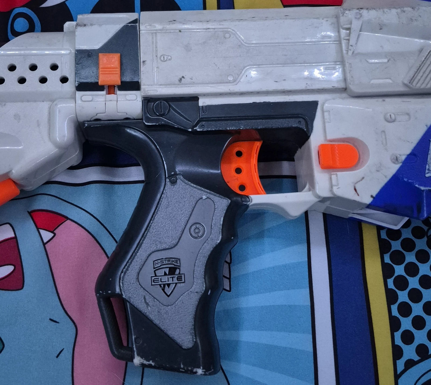 Nerf N-Strike Elite White Retaliator Dart Gun Blaster /Missing Dart Mag & Darts!