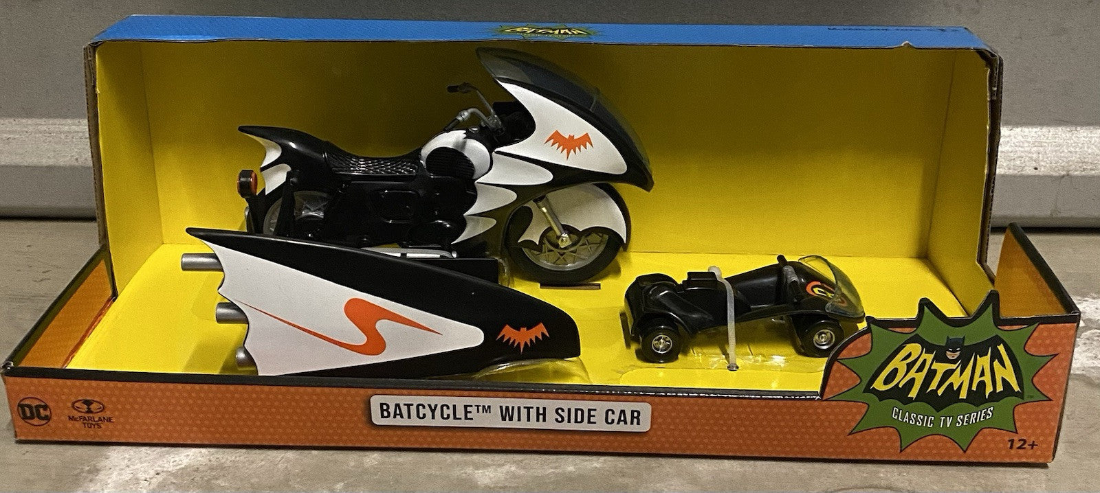 McFarlane Toys DC Retro: Batcycle with Side Car (MCF15709)